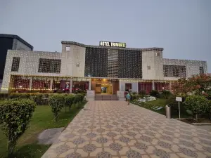Hotel Trimurti by Carlton Suites