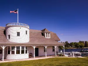 Valcour Inn & Boathouse