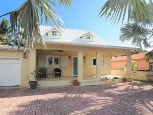 2 Bdr Beachfront Villa - Coral Beach House, Car Included, No Extra Charge!