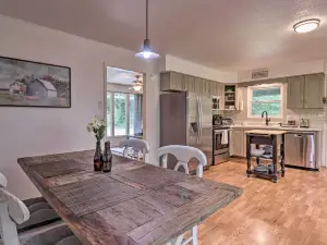Peaceful Pisgah Forest Cottage w/ Fire Pit!