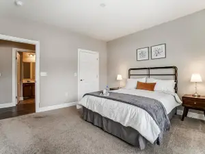 Spacious Patio and Fitness Center - Beautiful Luxury Haven