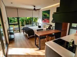 Cozy 1-bedroom tinny House in quiet peaceful place surrounded by nature