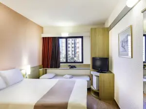 Ibis Taubate