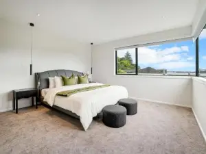 Luxury Sun Soaked Devonport Waterfront 4Br Home