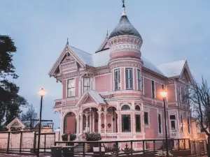 Pinc Lady Mansion
