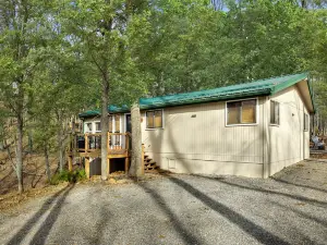 Spectatular Cabin with Sauna, Fire Pit and Modern Decor in Hedgesvile, WV