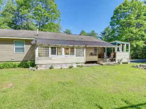 Cozy Lake Luzerne Home - 1 Mi to Wayside Beach!