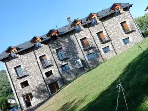 Apartamentos Fio de Neu Con Ascensor, jardín, Gym y Parking Privado