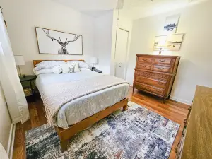 The Cozy Getaway Cabin w/Hot Tub-Sauna-WiFi on ATV trails near Lake Arbutus