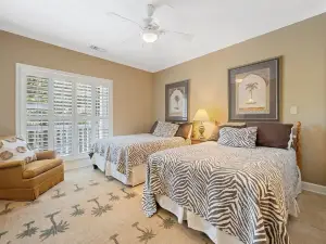 Stunning Marsh Lake Villa Perfect For Entertaining Sue's Way 3 Bedroom Villa by Peace Vacations
