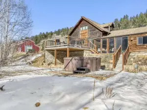 Black Hawk Getaway W/ Hot Tub 3 Bedroom Cabin