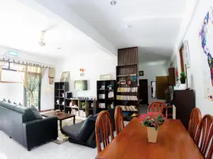 Poni Homestay