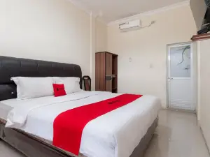 RedDoorz at Samuel Homestay Pematangsiantar