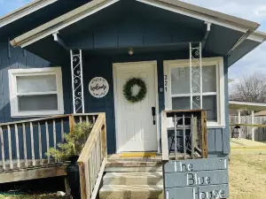 The Blue House - Central location!