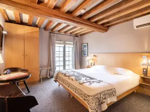 L'Absinthe Hotel
