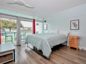 Tranquil condo 129 with AC in charming Cedar Key