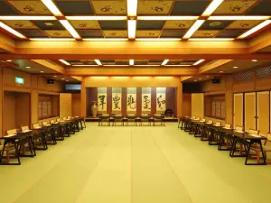 Hotel Hoho "A Hotel Overlooking the Echigo Plain and the Yahiko Mountain range"