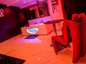 Secret Suite "Mr Grey" - Jacuzzi Privatif - Gare Rer C - Proche Paris