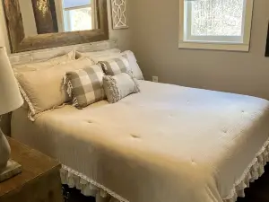 Cozy Country Cottage