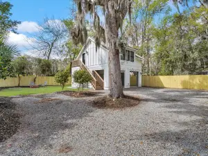 Charming Home and Carriage House with Firepit - Stunning Escape