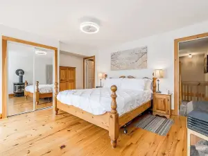 กระท่อมริมทะเล Muskoka Lakeshore Cottage Bliss