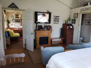 Little lake house/ Fish cabin get away