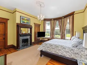 Grand Historic Estate w/ Hot Tub + Amazing Views