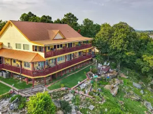 Waterfront Lake Eufaula Home: Multi-Level Balcony