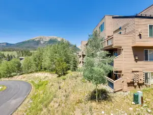 Stunning Mountain Views: Silverthorne Condo!