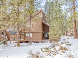 Pole House 15 - Meredith Lodging