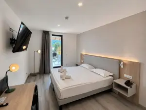 Lake and More Suite Hotel