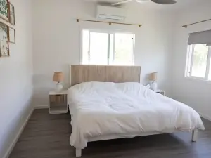 3 Bedroom North Shore Home with AC- 30 day