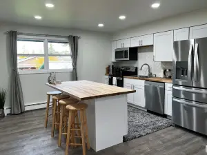Anchorage Midtown Apartment- Wyoming 1