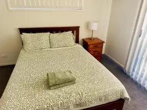 Four Bedroom Large Family Home Close to Ipswich City