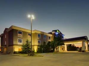 Holiday Inn Express & Suites VERNON COLLEGE AREA (HWY 287) by IHG
