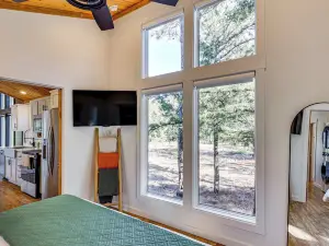 Fire Pit, Deck! Modern Tiny Home in Piney Woods