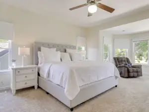 Soundfront Serenity! Cozy Hertford Home w/ Views