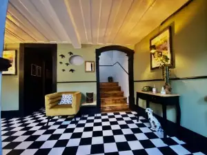 Inn Door 21 - Hostel & Suite