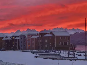 Lakeshore Lodges