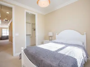 Cozy 3-bedroom townhome in charming Arcadia/Pasadena with AC, WiFi