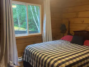 Lakefront Cottage with sandy walk in and stunning views!