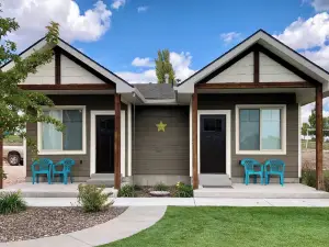 2 BR Tiny Homes - Unique Outdoor Space