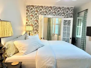 Plantation House Bed & Breakfast