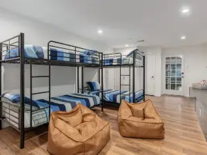 Lake Access, Kayaks, Firepit, Screened Porch