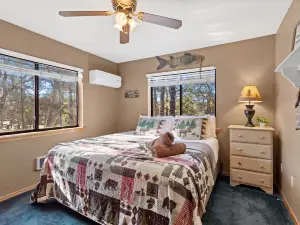 Cozy Cabin with Fenced Yard and Jetted Tub - Tranquil Mountain Retreat