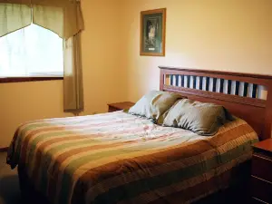 Birch Lake Secluded Getaway- Serenity home 5 bedroom sleeps up to 14