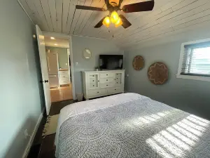 Sandy Cheeks is perfect for your next family vacation! Walk to Lake Erie Beach.