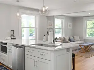 2 Bed, 1.5 Bath Stunning Apartment, Central Andover Location