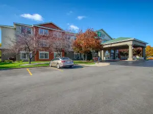 Holiday Inn Express & Suites OSHKOSH-SR 41 by IHG