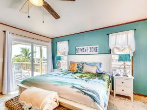 Private Pool & Dock: Old Florida Waterfront Home